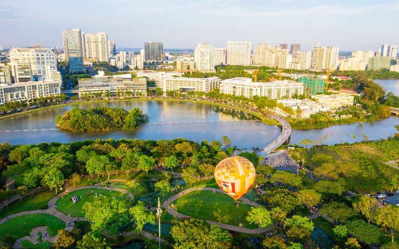 Cầu Ánh Sao và Hồ Bán Nguyệt lung linh về đêm, biểu tượng của quận 7 có gì chơi vào buổi tối lãng mạn